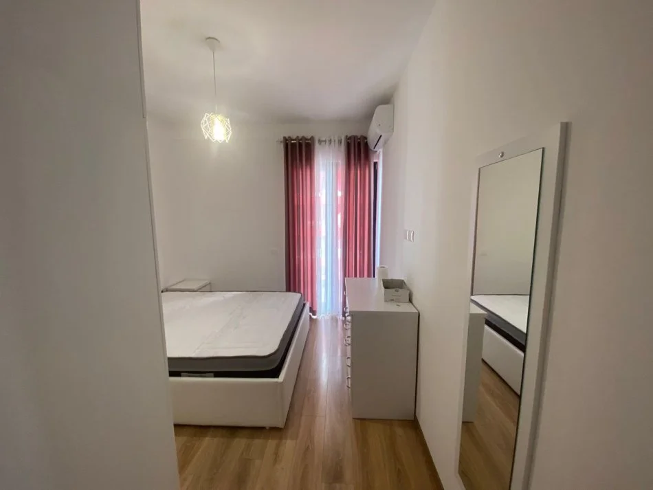 Tirane, jepet me qera apartament 2+1 Kati 5, 110 m² 600 € (Rruga e Dibres)