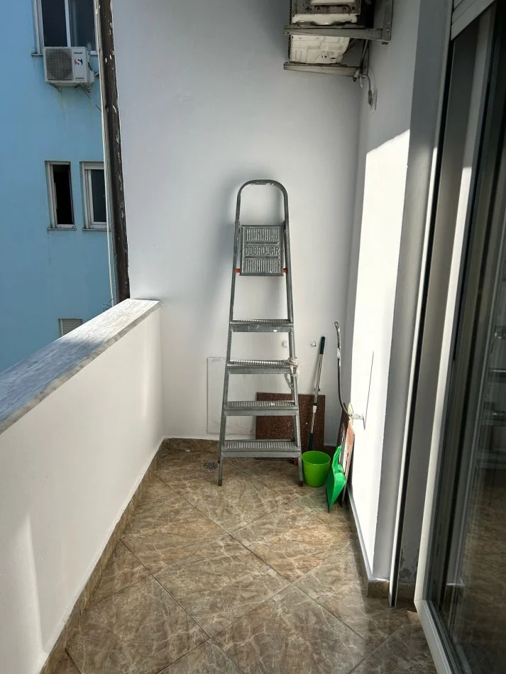 Tirane, jepet me qera apartament 1+1+Ballkon Kati 5, 57 m² 550 € (Bulevardi Gjergj Fishta)