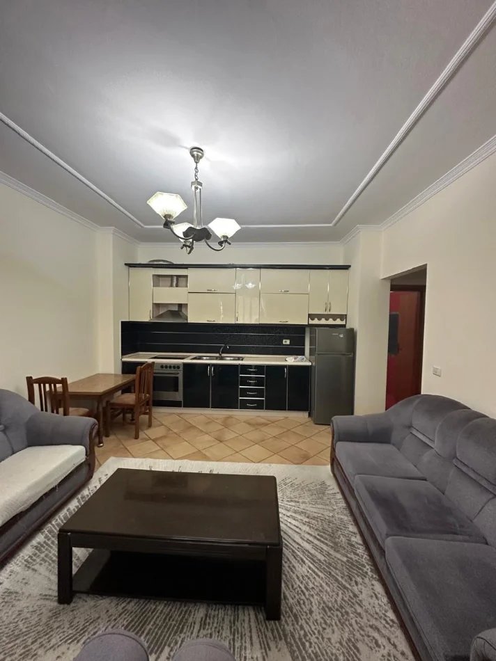 Tirane, jepet me qera apartament 2+1 Kati 7, 105 m² 400 € (Rruga Astrit Losha)