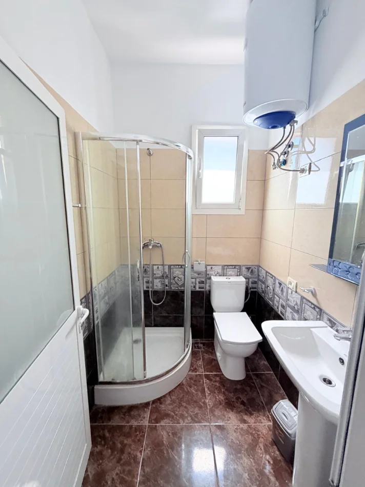 Durres, jepet me qera garsonier Studio Kati 1,