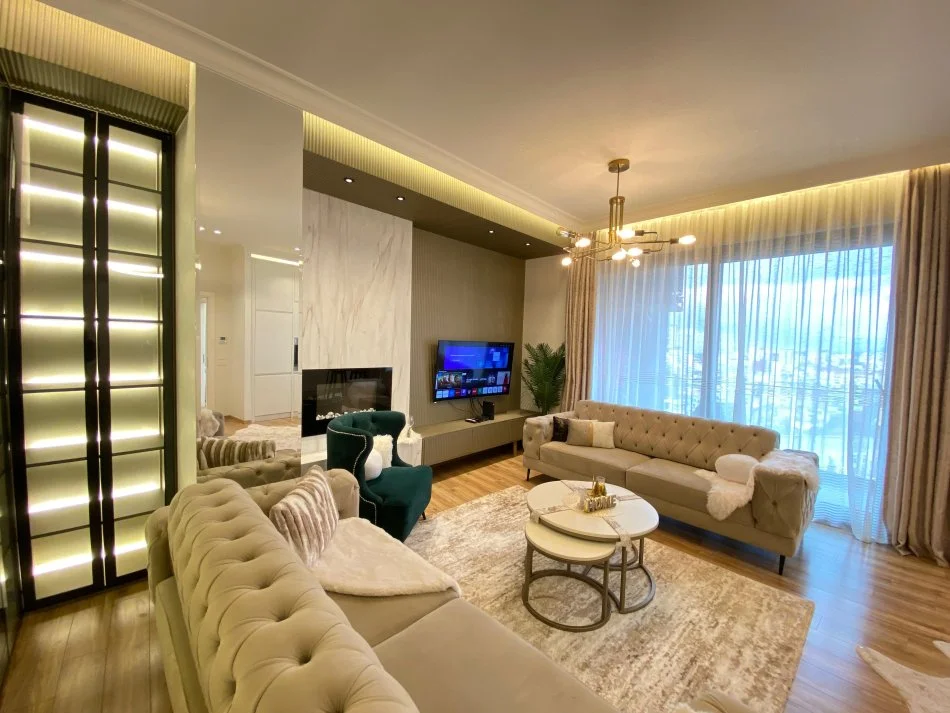 Tirane, jepet me qera apartament 2+1+Aneks+Ballkon Kati 10, 113 m² (lion Park)