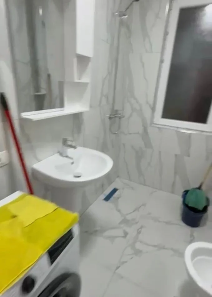 Tirane, jepet me qera apartament 3+1 , 117 m² 550 € 