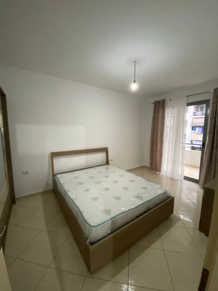 Tirane, jepet me qera apartament 2+1+Ballkon Kati 2, 104 m² 500 € (Astir Prane Big Pjates)