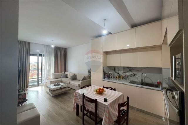 Tirane, shitet apartament 1+1+BLK Kati 8, 57 m² 119.000 Euro/m2 (Ish parku autobuzave)