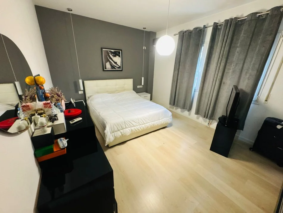 Tirane, shes apartament 1+1+Aneks+Ballkon Kati 2, 127 m² 230.000 € 