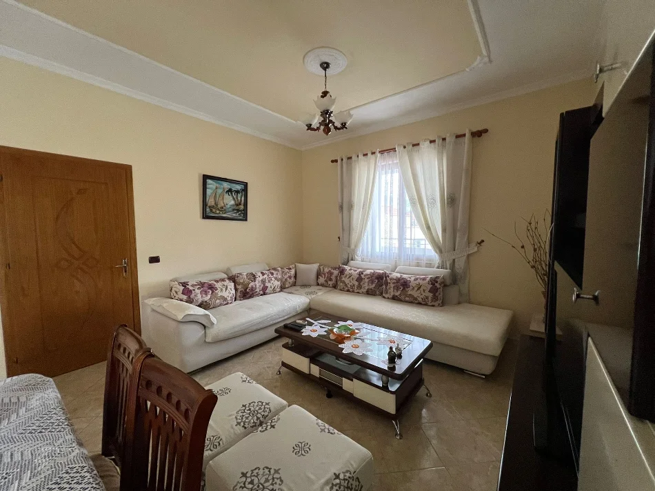 Tirane, jepet me qera shtepi 2+1+Aneks+Ballkon Kati 3, 120 m² 450 € (Rruga Osman Jonuzi Nr.45)