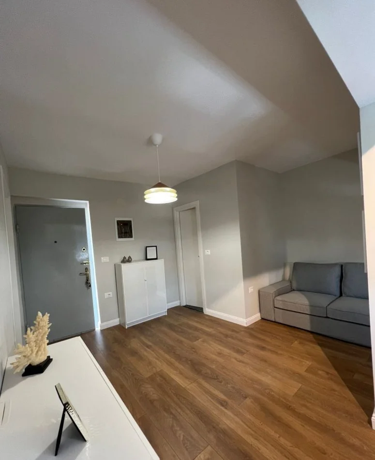 Tirane, jepet me qera apartament 1+1 Kati 3, 52 m² 400 € 