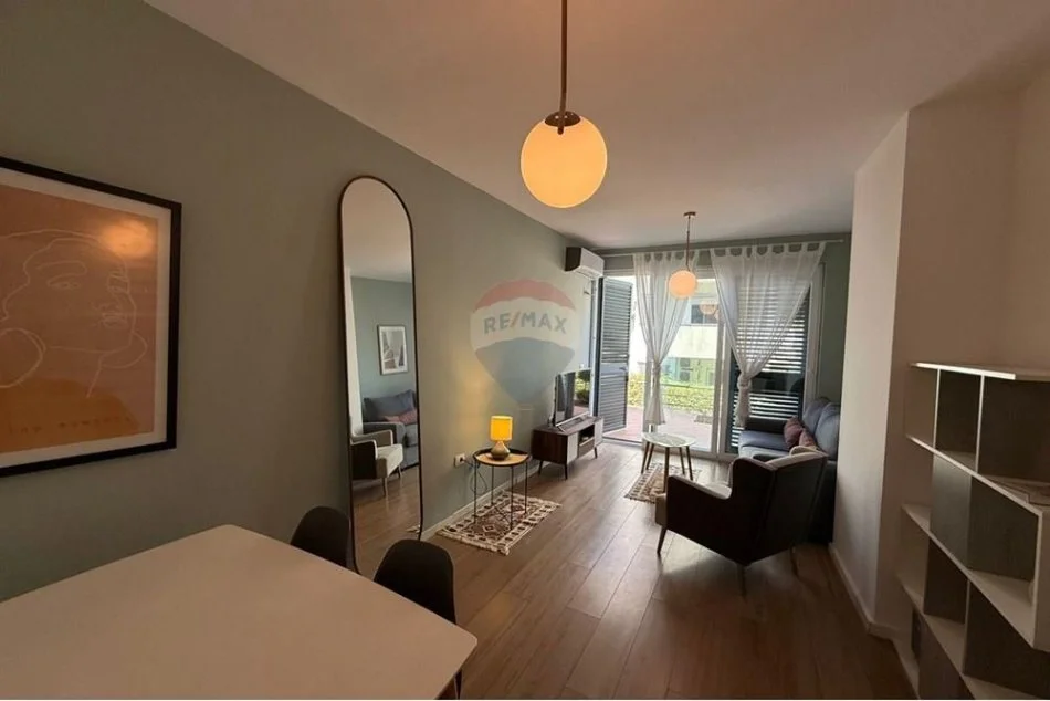 Tirane, jepet me qera 1+1+Ballkon , 550 € 