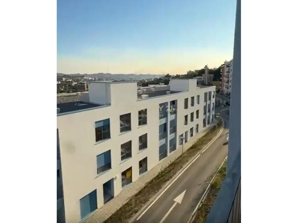 Tirane, shes apartament 1+1 Kati 3, 49 m² 73.000 € (Shkoze)