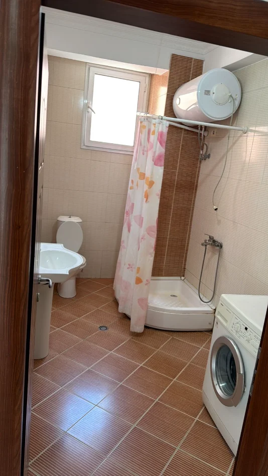 Tirane, jepet me qera apartament 2+1+Ballkon Kati 2, 80 m² 450 € (ASTIR)