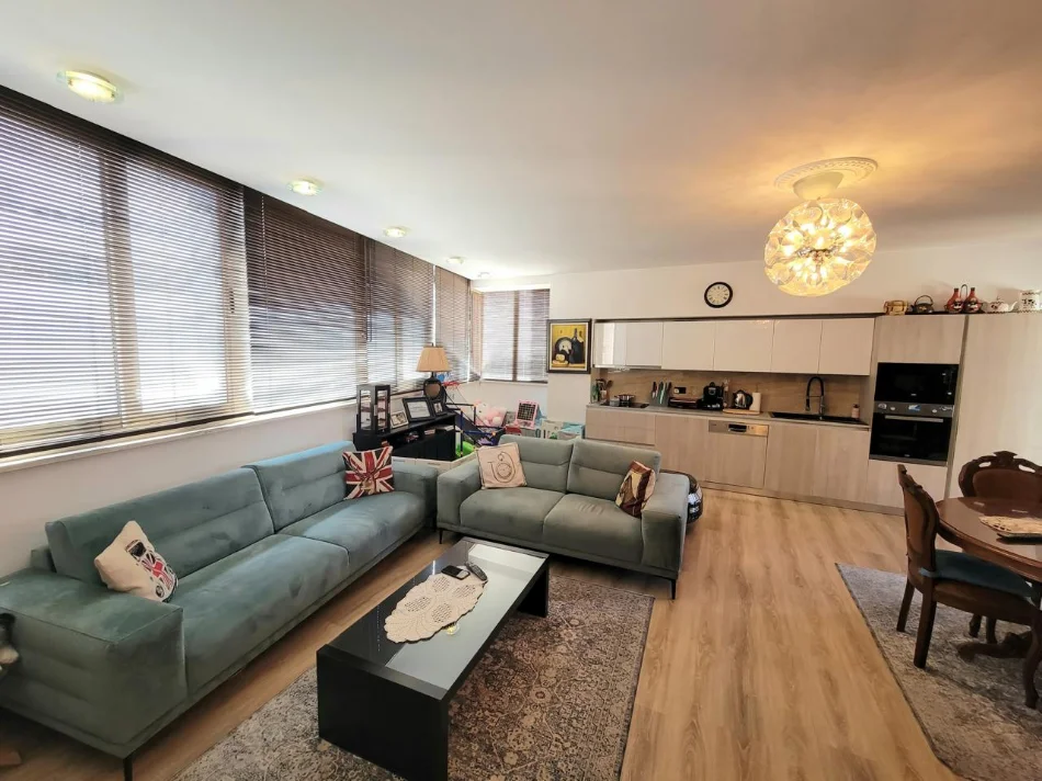 Tirane, jepet me qera apartament duplex Dublex Kati 4, 130 m² 950 € (Kristal Center)