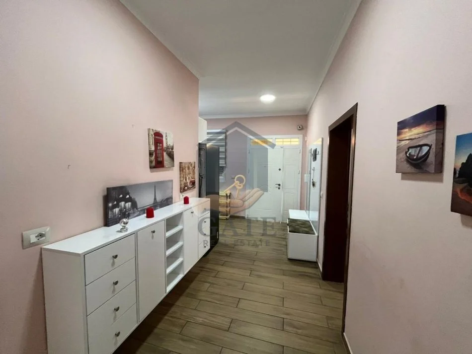 Durres, jepet me qera apartament 2+1+Ballkon Kati 2, 95 m² 450 € 