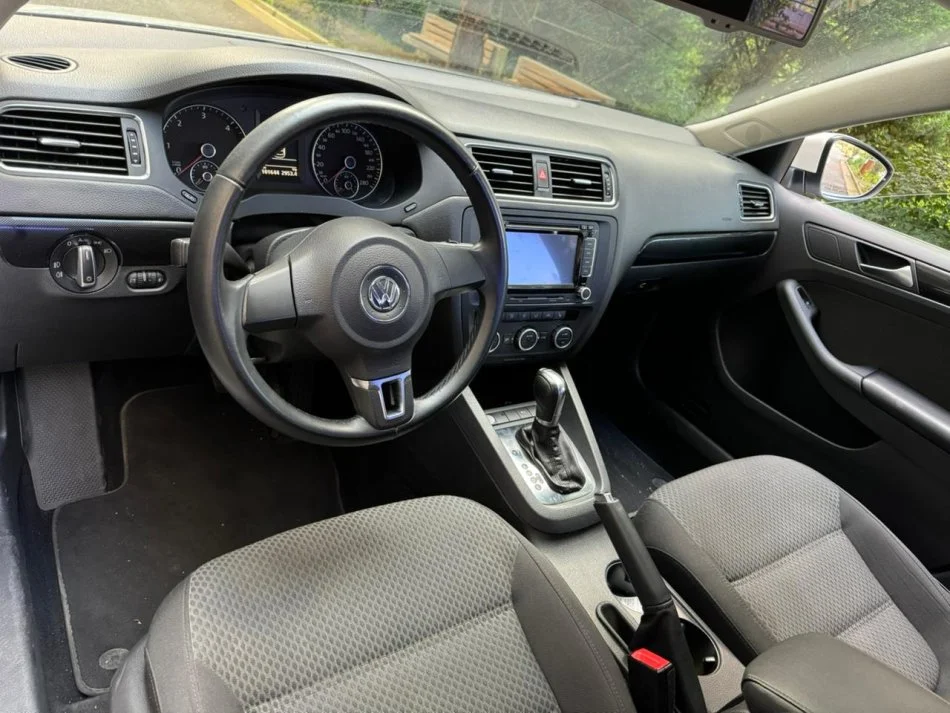 Tirane & Rinas, japim me qera makine Volkswagen Jetta Nafte, e bardhë automatik Kondicioner 100.000 km 35 €