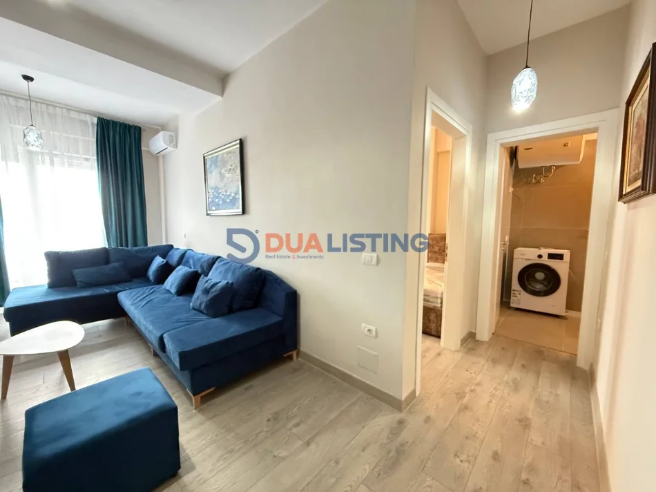 Tirane, jepet me qera apartament 1+1 , 85 m² 600 € (Xhamlliku)