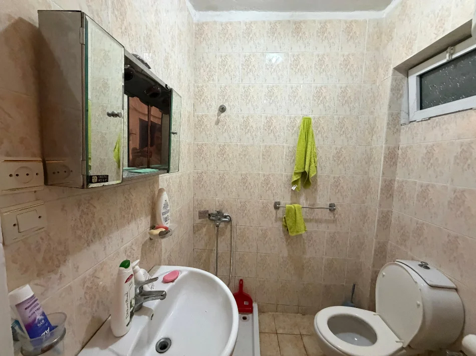 Durres, jepet me qera apartament 1+1 Kati 2, 300 € (Plazh, Iliria)