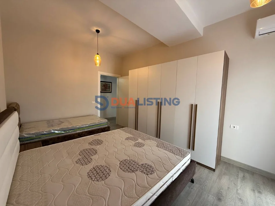 Tirane, jepet me qera apartament 1+1 , 85 m² 600 € (Xhamlliku)