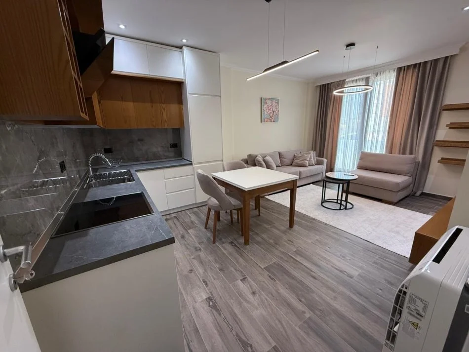 Shqiperi, jepet me qera apartament 1+1 Kati 2, 75 m² 750 € (Teg)