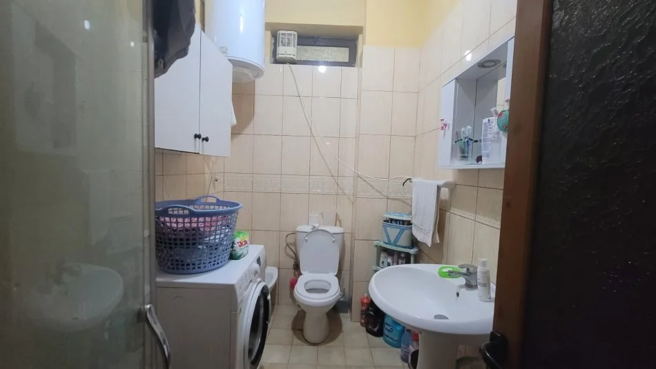 Tirane, jepet me qera apartament 2+1+Ballkon Kati 1, 550 € (Mine Peza)