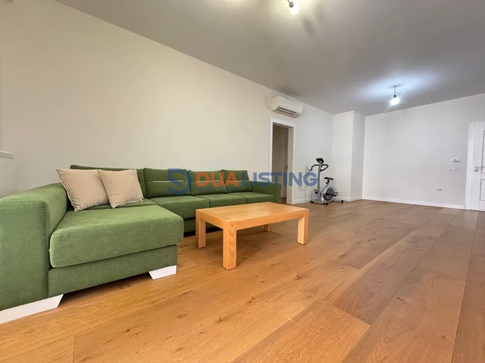 Tirane, shitet apartament 2+1 Kati 2, 151 m² 225.000 € (kinostudio , porcelan)