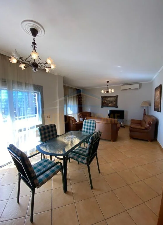 Tirane, jepet me qera apartament 2+1 Kati 7, 126 m² 700 € (Zogu i Zi)