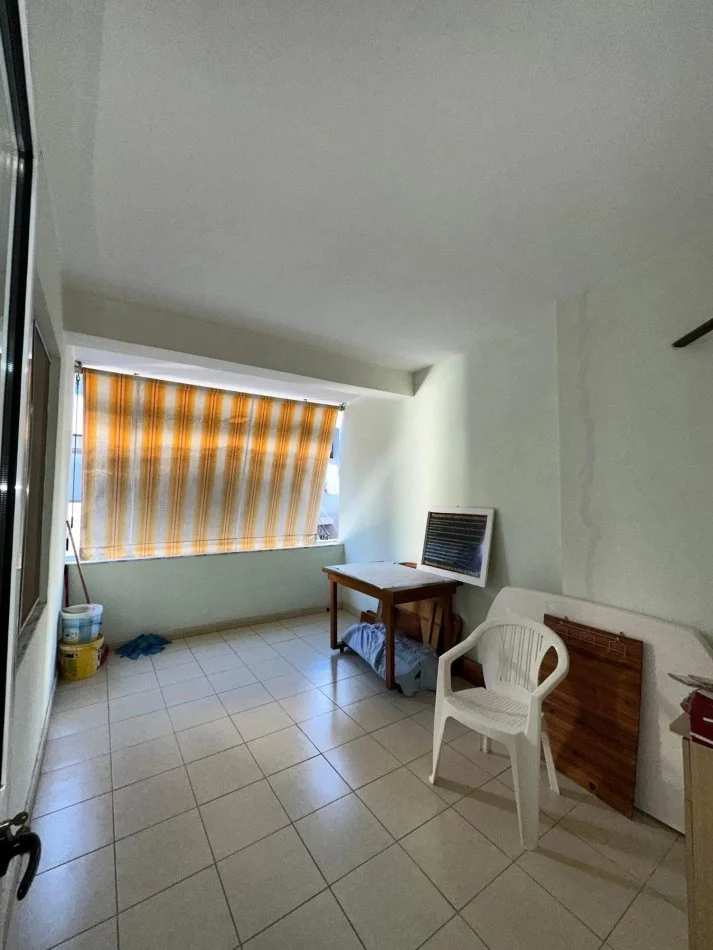 Durres, jepet me qera apartament 2+1+Aneks+Ballkon Kati 3, 94 m² 350 € ( Adresa: KOPSHTI IVINA ZONA 3)