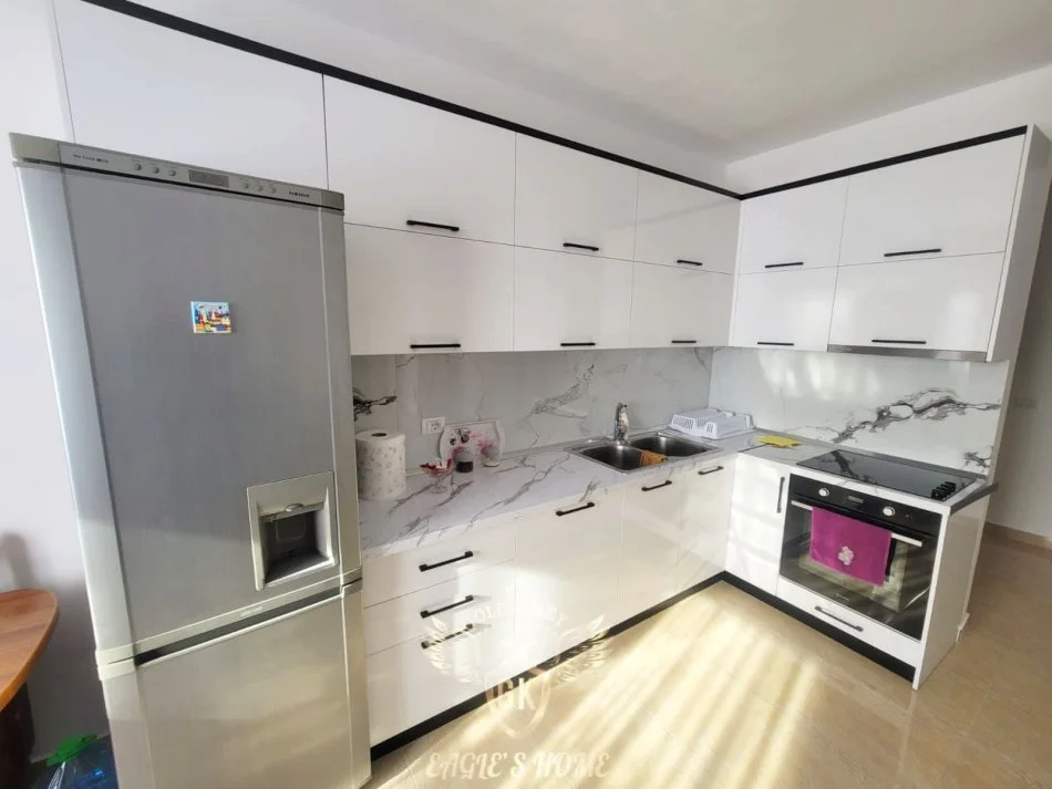 Durres, jepet me qera apartament 2+1+Ballkon Kati 4, 111 m² (qera • 2+1 + ballkon Adresa: Karburant Pernoca)