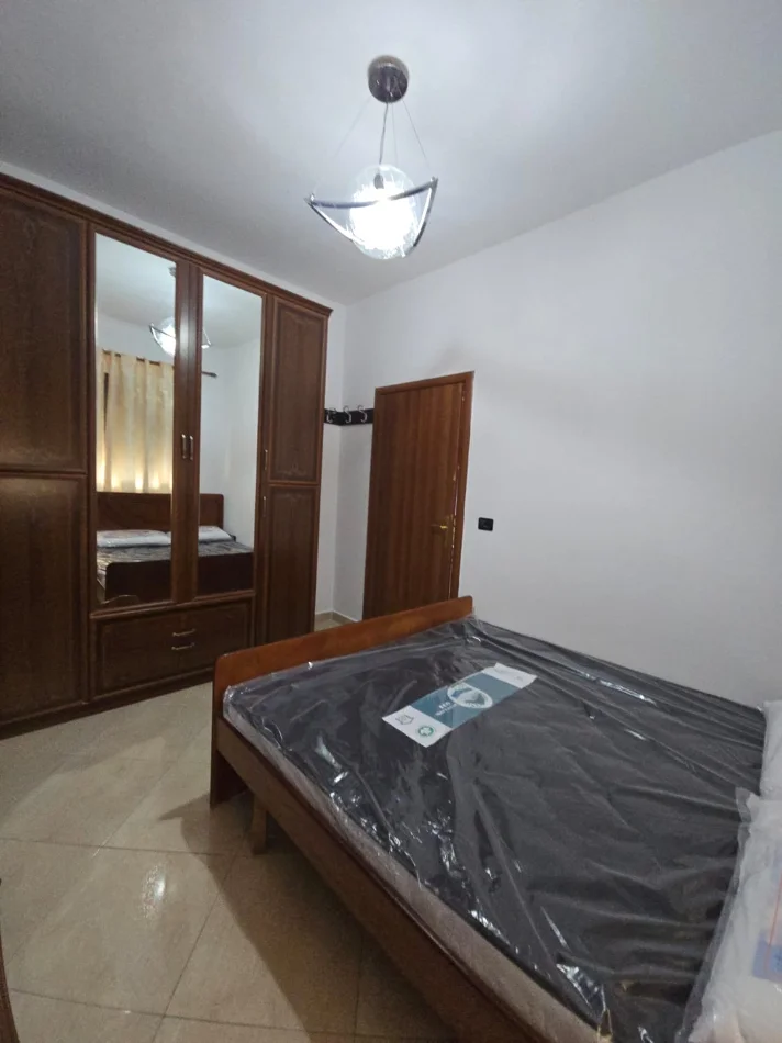 Tirane, jepet me qera apartament 2+1+Ballkon Kati 8, 80 m² 500 € (Nela 6)