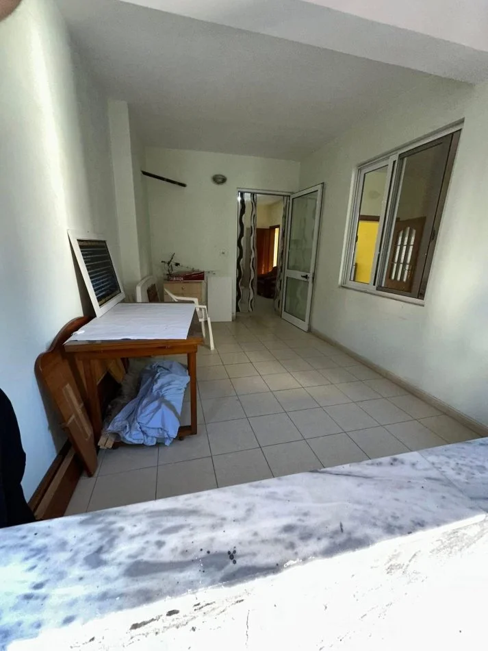 Durres, jepet me qera apartament 2+1+Aneks+Ballkon Kati 3, 94 m² 350 € ( Adresa: KOPSHTI IVINA ZONA 3)