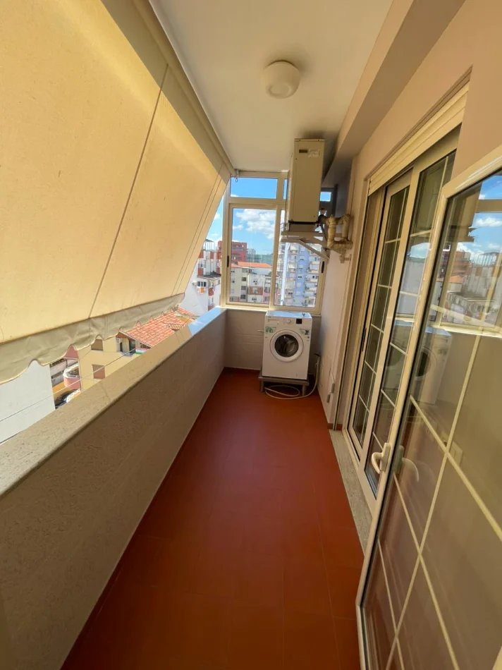 Tirane, jepet me qera apartament 1+1 Kati 7, 60 m² 700 € (Rruga Tefta Tashko)