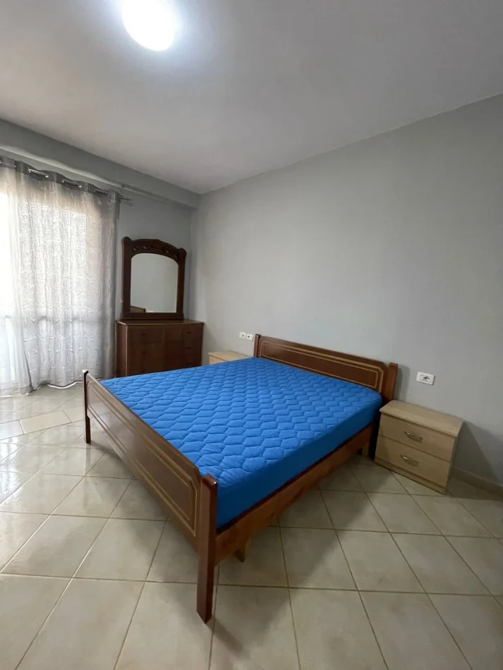 Tirane, jepet me qera apartament 2+1+Ballkon Kati 8, 100 m² 450 € (Rruga Mikel Maruli)