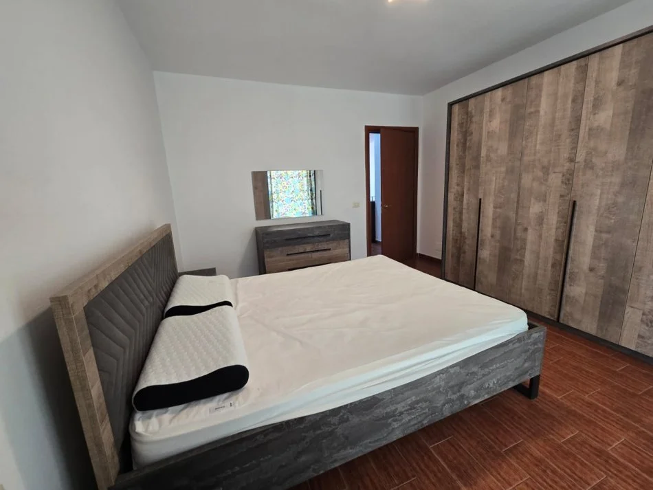 Tirane, jepet me qera apartament 2+1+Ballkon Kati 7, 100 m² 600 € (Rruga Dhimiter Shuteriqi, Tirane)