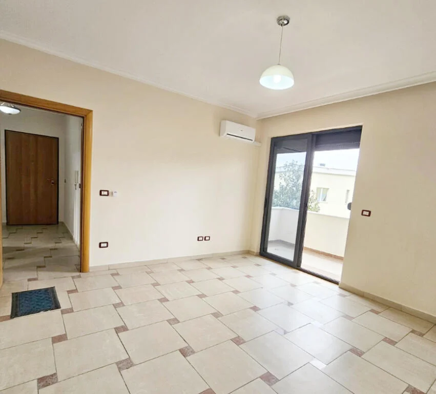 jepet me qera , 950 €