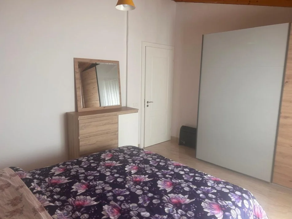 Tirane, jepet me qera apartament 2+1 Kati 4, 450 € 