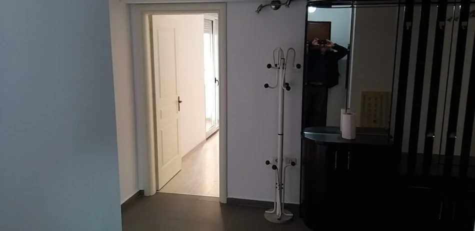 Tirane, jepet me qera apartament 3+1+Aneks+Ballkon Kati 9, 160 m² 800 € 