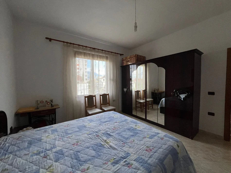 Tirane, jepet me qera shtepi 2+1+Aneks+Ballkon Kati 3, 120 m² 450 € (Rruga Osman Jonuzi Nr.45)