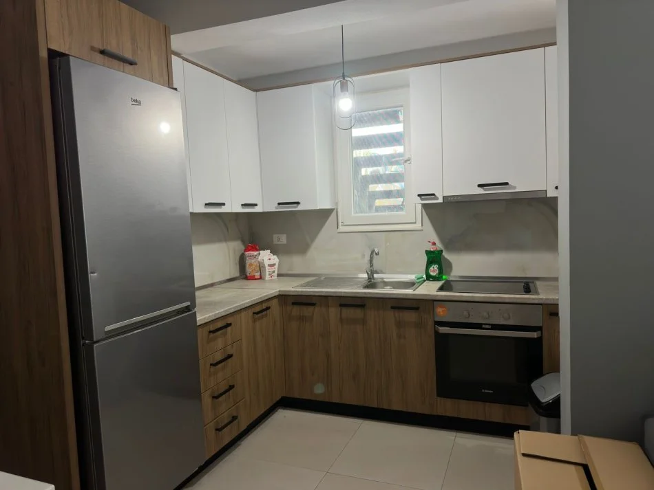 Tirane, jepet me qera apartament 1+1 Kati 0, 65 m² 300 € 