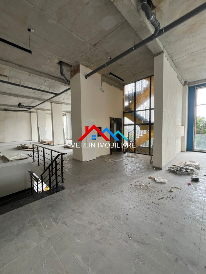 Tirane, jepet me qera ambjent biznesi Kati 1, 550 m² 3.000 € (PASKUQAN)