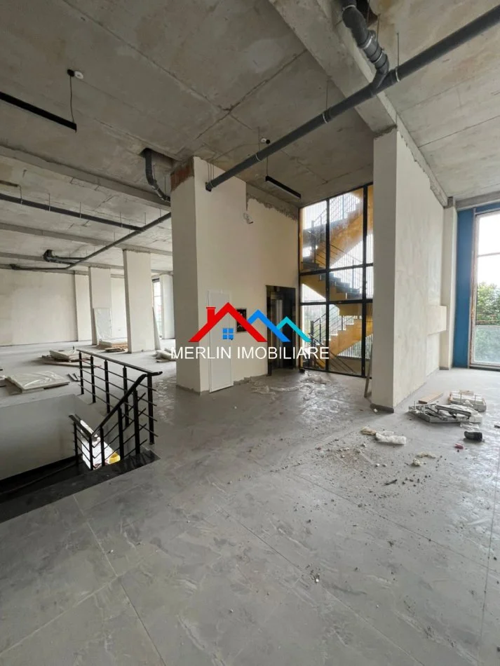 Tirane, jepet me qera ambjent biznesi Kati 1, 550 m² 3.000 € (PASKUQAN)