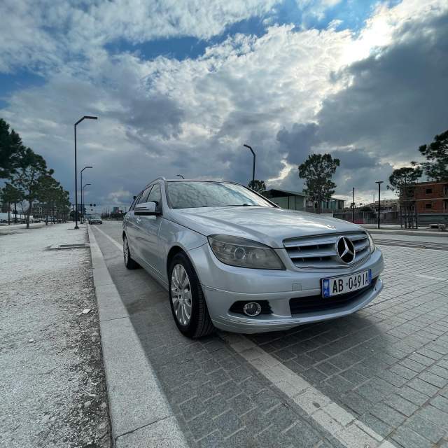 Tirane, shitet makine karavan Mercedes-Benz C220 Viti 2010, 6.300 Euro