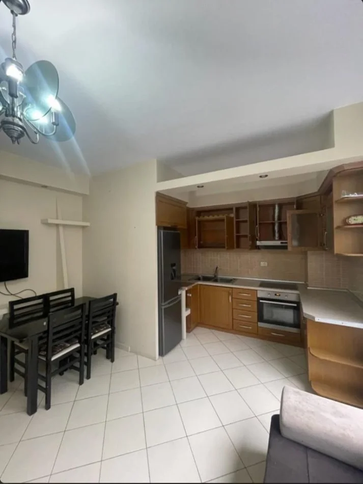 Tirane, jepet me qera apartament 2+1+Ballkon Kati 4, 113 m² 450 € (ASTIR rr. Teodor Keko)