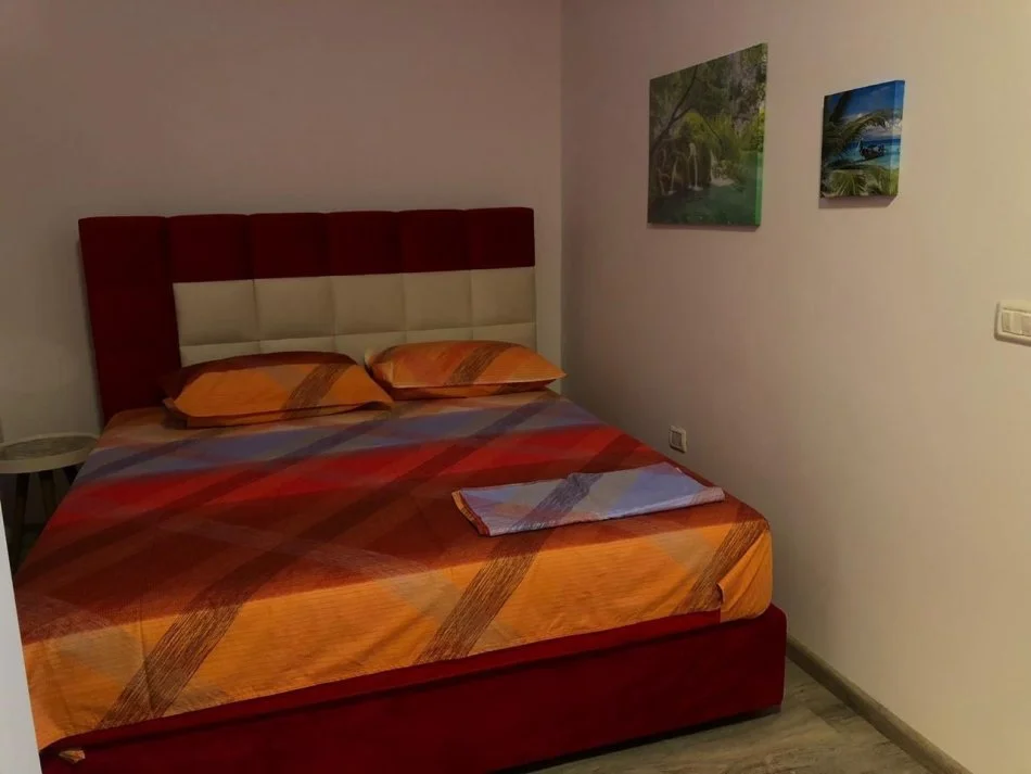 Tirane, jepet me qera garsonier 1+1 , 45 m² 400 € (Përball Delijorgjit)