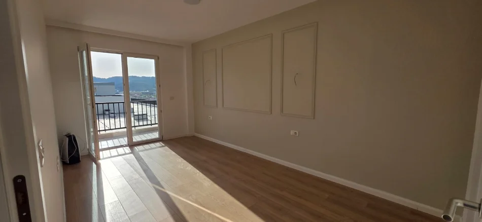 Tirane, jepet me qera apartament 2+1 Kati 7, 115 m² 500 € (Kombinat)