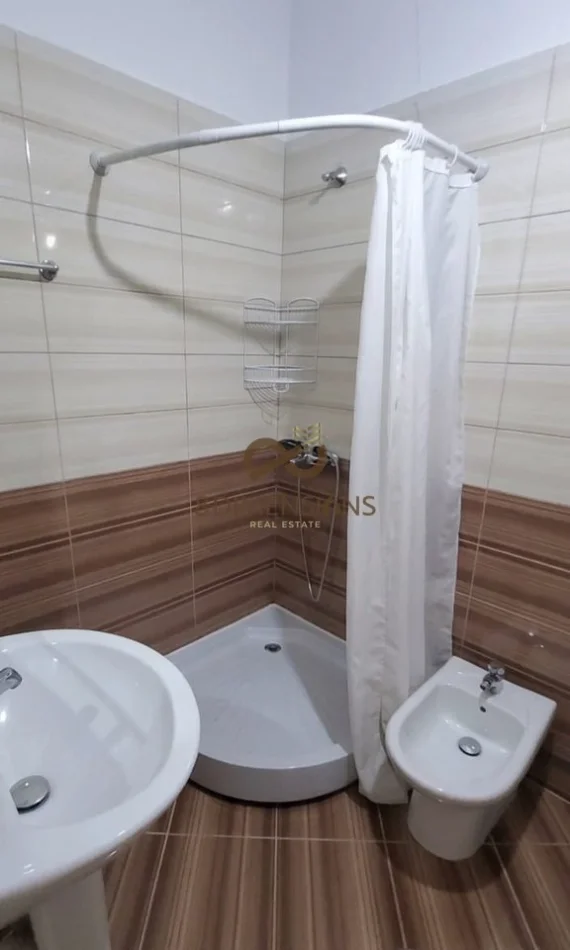 Tirane, jepet me qera apartament 2+1+Ballkon Kati 3, 110 m² 550 € (astir)