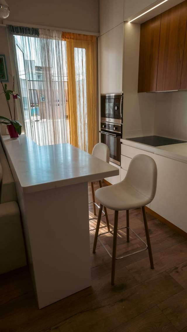 Tirane, jepet me qera apartament 2+1+BLK Kati 5, 100 m² 800 Euro (Kristal Center)