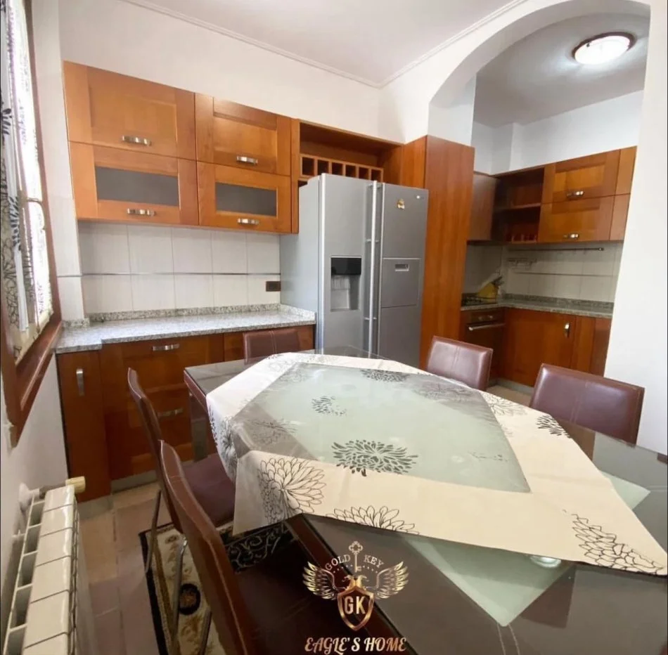 DURRES, jepet me qera 2+1+Ballkon Kati 2, 600 € (Qera Apartament Sistemin 2+1+2 Vollga,Dy Kitarat)