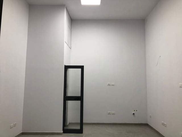 Tirane, jepet me qera ambjent biznesi Kati 0, 21 m² 55.000 Leke (rruga 4 deshmoret)