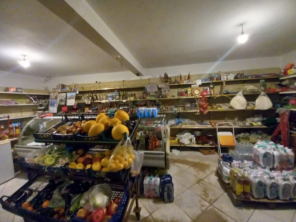 Durres, jepet me qera ambjent biznesi Kati 0, 42 m² 700 € (Plazh,Durres)