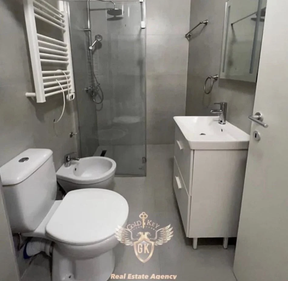 Durres, jepet me qera apartament 2+1+Ballkon Kati 1, 111 m² 500 € (HOTEL VIVAS)