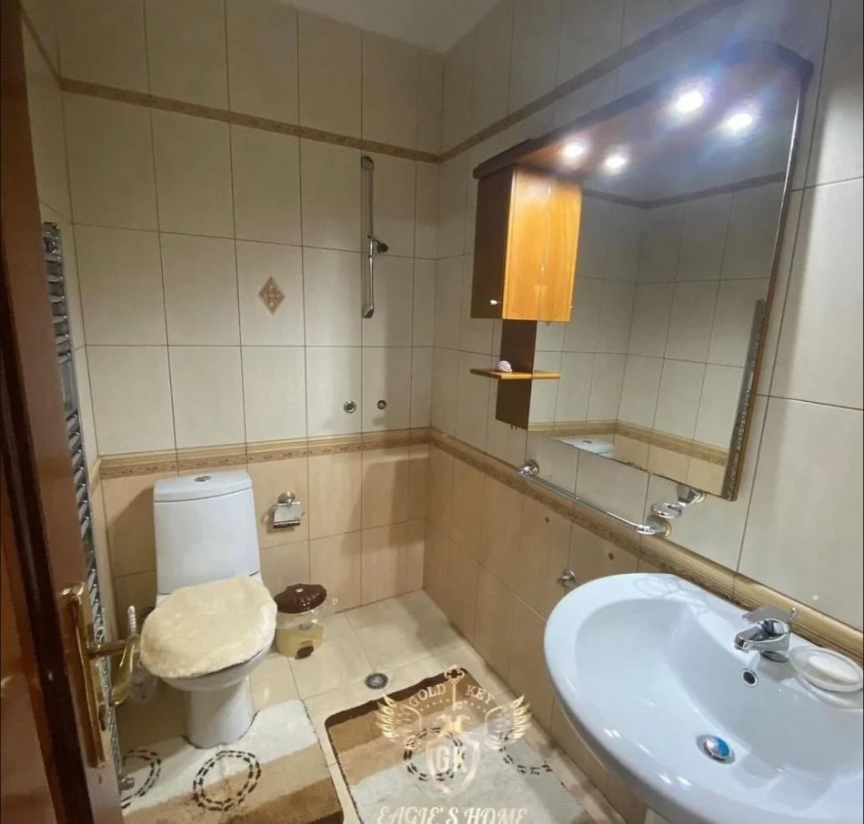 DURRES, jepet me qera 2+1+Ballkon Kati 2, 600 € (Qera Apartament Sistemin 2+1+2 Vollga,Dy Kitarat)