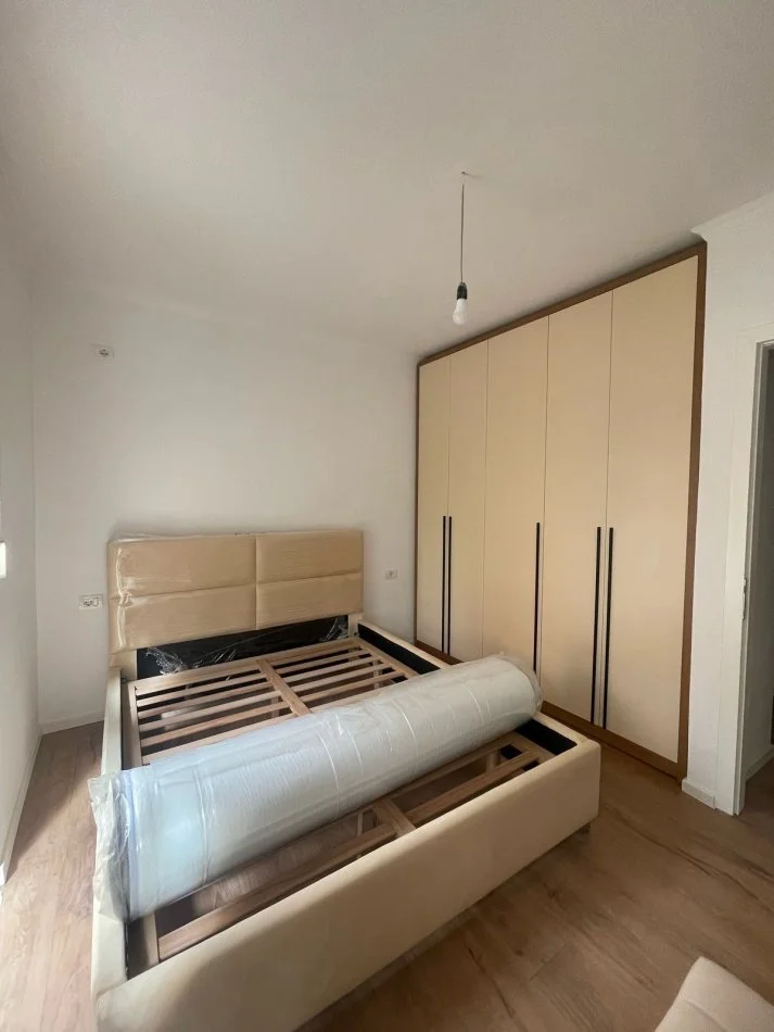 Tirane, jepet me qera apartament 1+1 Kati 2, 50 m² 600 € (Rr Mine Peza)